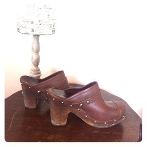 Ugg clogs, brown/brass/wood size 9